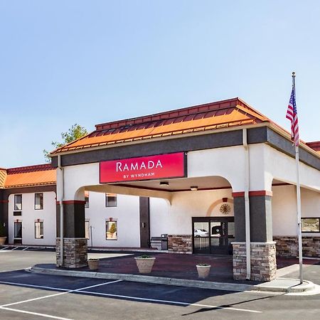 Ramada By Wyndham Hendersonville Esterno foto
