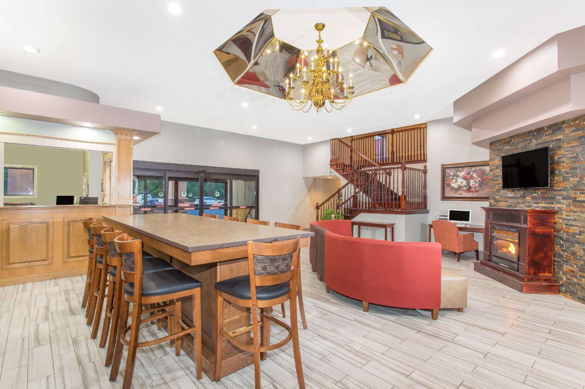 Ramada By Wyndham Hendersonville Esterno foto