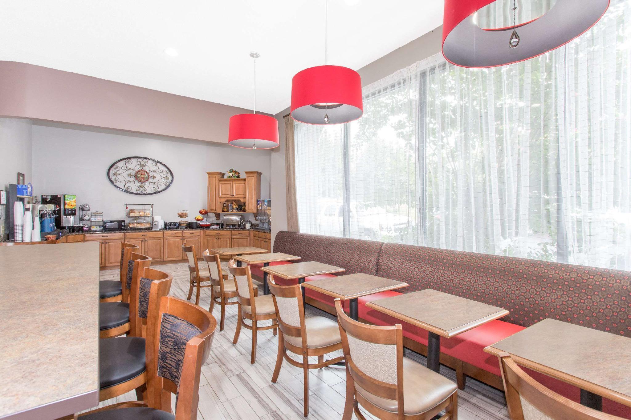 Ramada By Wyndham Hendersonville Esterno foto
