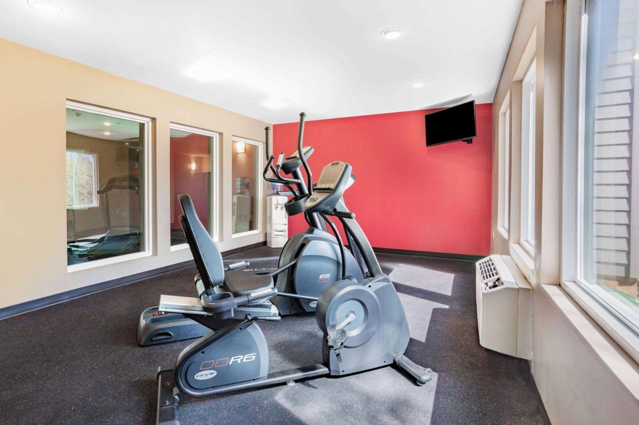 Ramada By Wyndham Hendersonville Esterno foto