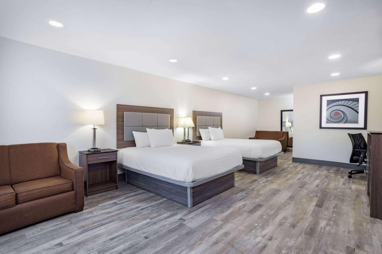 Ramada By Wyndham Hendersonville Esterno foto