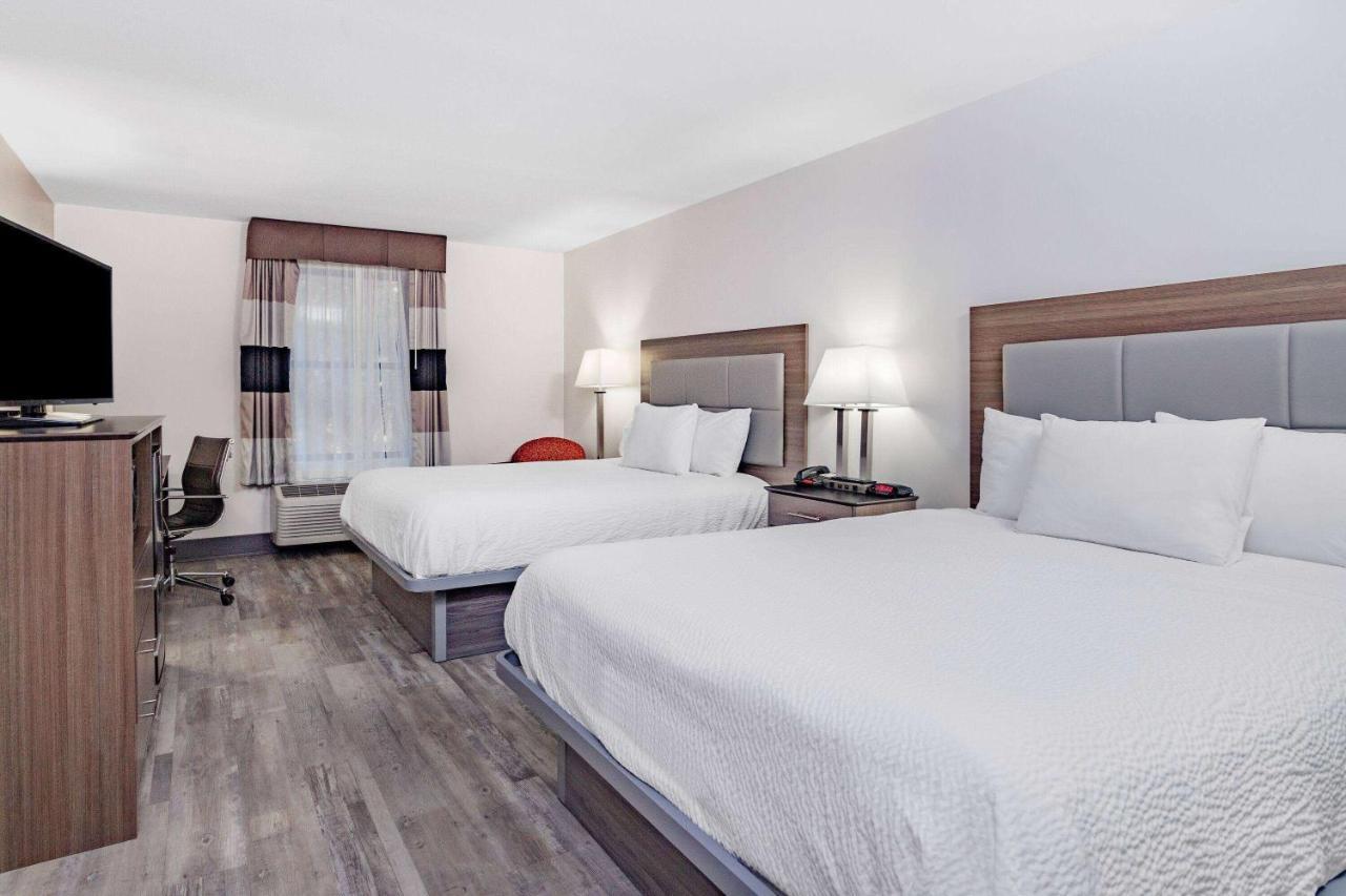 Ramada By Wyndham Hendersonville Esterno foto