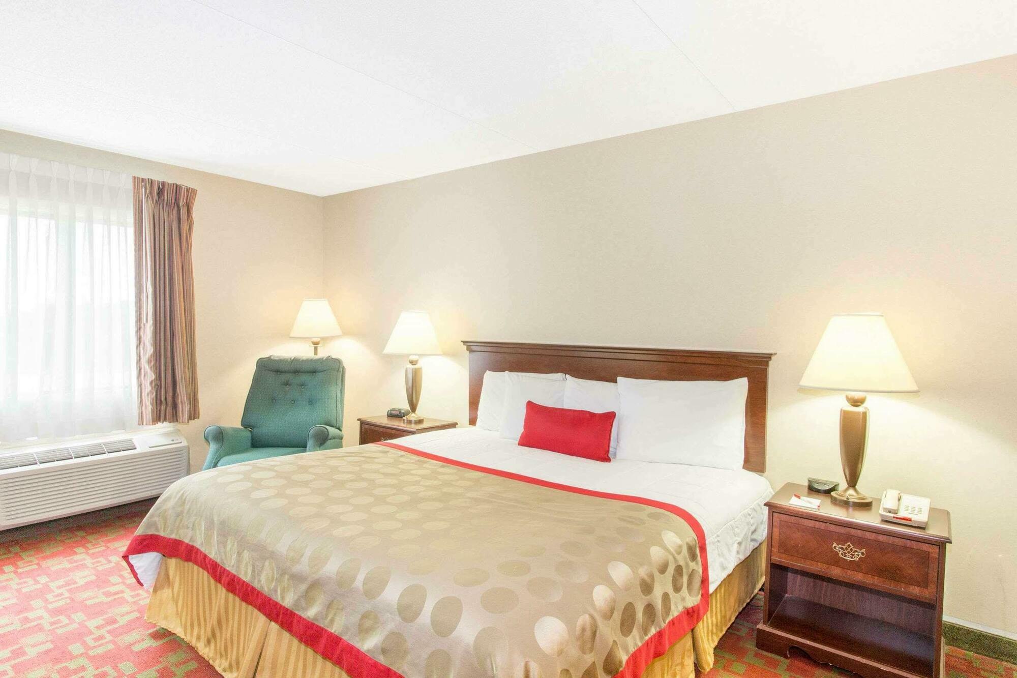 Ramada By Wyndham Hendersonville Esterno foto