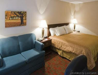 Ramada By Wyndham Hendersonville Esterno foto